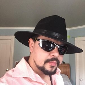 Meet your Posher, Efrain